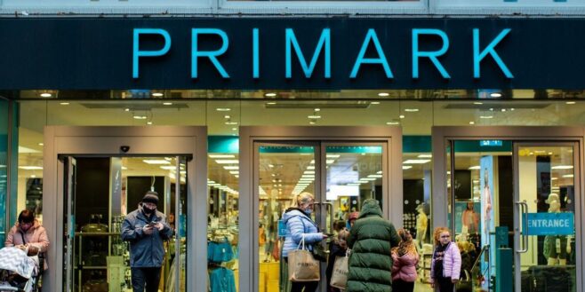 Primark tient robe midi dos nu noire la plus chic du printemps à 14,99 € !