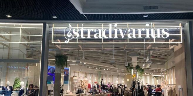 Stradivarius tient sa robe en mailles ultra tendance pour le printemps à moins de 26 euros !
