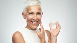 Voici la meilleure crème visage anti-âge du marché qui a même été récompensée pour son efficacité !