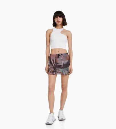 Bershka cartonne avec cette mini-jupe au design tendance inspiré d'une célèbre oeuvre d'art