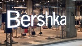 Bershka cartonne avec cette jupe en jean ultra tendance déjà virale sur la Toile !