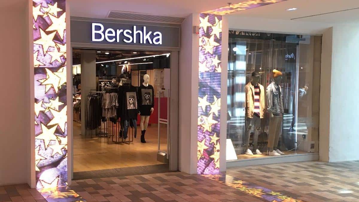 Bershka surprend tous les fashionistas avec cette incroyable robe ...