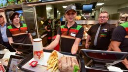 Burger King les pires manies et attitudes des clients qui énervent le plus les employés !