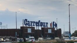 Carrefour lance l'indispensable pour ne plus mourir de chaud cet été à la plage !