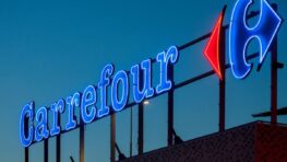 Carrefour propulse sa table basse élévatrice qui cache un beau coffre de rangement !