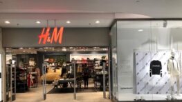 Cohue chez H&M pour ses sandales du printemps disponibles en 4 coloris ultra tendance !