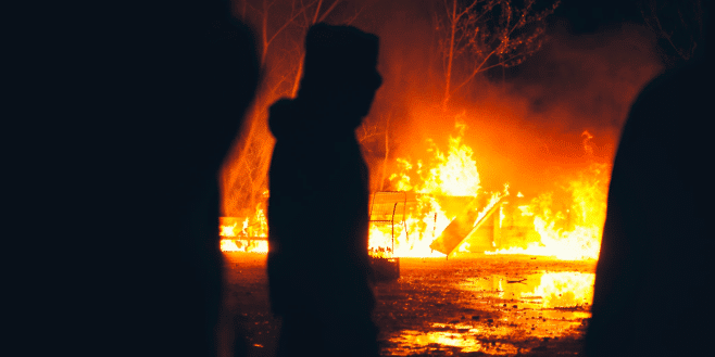 Un couple sauvé d'un incendie grâce à leur chien, une histoire très émouvante !