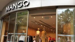 Mango lance une incroyable robe rose à franges très stylée pour être la star de la soirée !