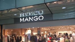 Mango surprend les fashionistas avec sa combinaison en jean ultra élégante !