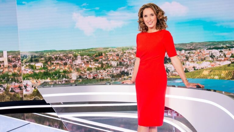 Marie-Sophie Lacarrau ne reconnait pas un grand chanteur dans son JT !