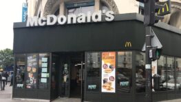 McDonald's: cette femme la plus belle employée de la chaîne de fast-food !