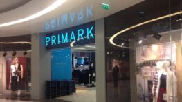 Primark surprend les fans de mode avec cette incroyable jupe en jean longue à prix mini !