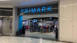 Ruée chez Primark avec cette incroyable veste de soirée blanche très élégante !
