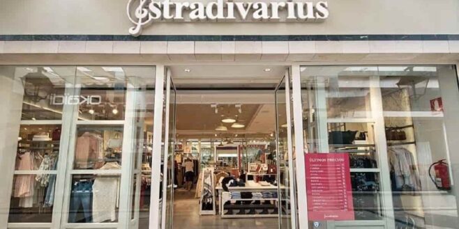 Stradivarius tient la robe asymétrique parfaite avec des baskets blanches à moins de 30 euros !-min(1)