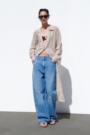 Zara tient la robe en lin parfaite pour un look élégant et confortable à moins de 36 euros