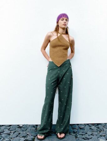 Zara cartonne avec ce pantalon vert brodé esprit bohème ultra canon pour tous vos looks d'été 