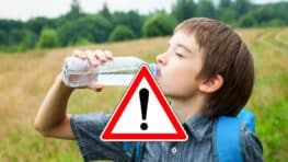Alerte santé attention réutiliser vos bouteilles en plastique peut être très dangereux pour la santé !