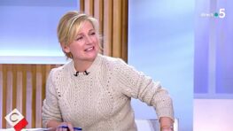 Anne-Elisabeth Lemoine se lâche totalement en fin d'émission C à vous !