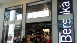 Bershka frappe fort avec cette combinaison en jean la plus irrésistible de l'été 2023 !