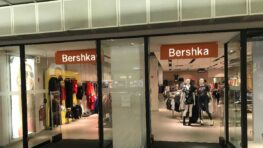 Bershka frappe fort avec la robe effet délavé dont tout le monde parle !