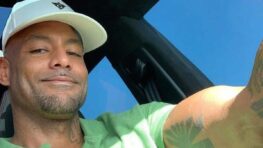 Booba met un énorme coup de pression à un fan qui fait n’importe quoi en plein concert !