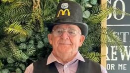 Ce retraité de 72 ans obligé de retourner travailler chez McDonald's avant la retraite de sa femme !