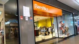 Cohue chez Bershka pour ce total look branché avec jupe et t-shirt ultra-original !