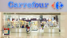 Cohue chez Carrefour pour ce canapé convertible qui dispose d'une prise USB pour tout recharger !