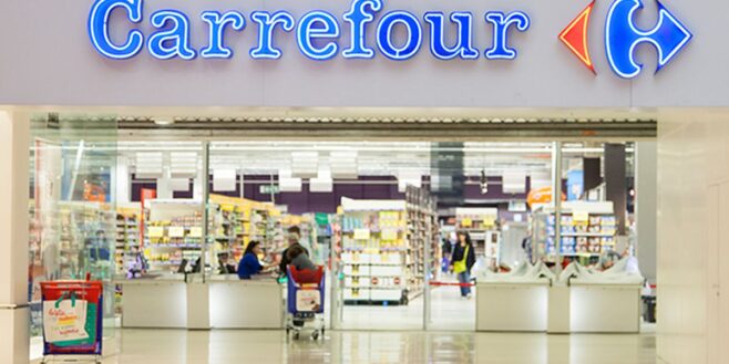 Cohue chez Carrefour pour ce canapé convertible qui dispose d'une prise USB pour tout recharger !