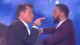Cyril Hanouna ridiculise Benjamin Castaldi et le fait tomber dans Touche pas à mon poste !