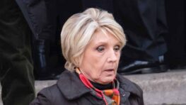 Évelyne Dhéliat la mauvaise nouvelle est tombée, son avenir sur TF1 compromis