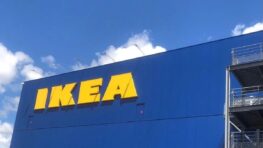 Ikea met une touche vintage et branché avec son lampadaire à l'esprit année 50 !