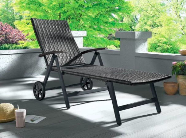 Lidl cartonne avec cette chaise longue à roulettes parfaite pour ses bains de soleil !-article