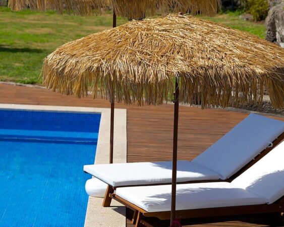 Maisons du Monde cartonne avec ces parasols très élégants pour sa terrasse ou son jardin !-article