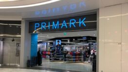 Primark cartonne avec cette robe longue dos nu imprimé cachemire qui va vite devenir la star de l'été