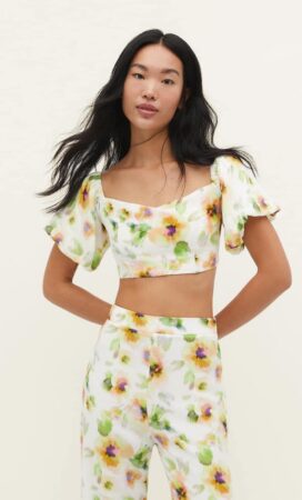 Stradivarius tient l'ensemble à fleurs parfait pour mettre en valeur toutes les morphologies cet été !