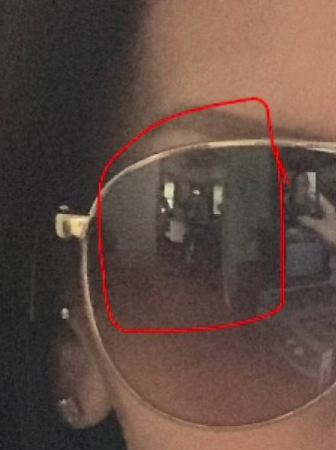 Une femme frôle l'évanouissement en zoomant sur le reflet de ses lunettes de soleil !
