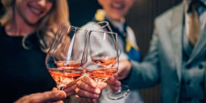 Voici les meilleurs vins rosés de l'été 2023 selon les experts !