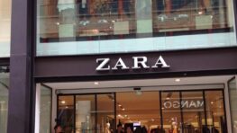 Zara lance sa robe plissée parfaite à porter pour tous vos événements à venir !