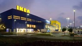 Cohue chez Ikea pour son nouveau fauteuil en 15 couleurs qui se transforme en lit !