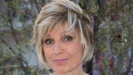 Évelyne Dhéliat déjà super jolie quand elle avait 18 ans (photo) !