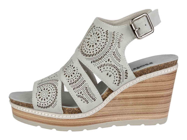 Lidl affole la Toile avec ses sandales compensées à moins de 20 euros !