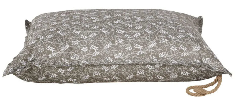 Maisons du Monde cartonne avec sa panoplie de poufs pour vos bains de soleil !-article