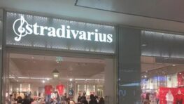 Stradivarius cartonne avec le plus beau pantalon en lin de l'été taillé pour toutes les silhouettes !