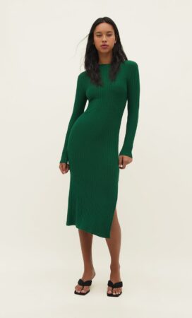 Stradivarius explose les ventes avec cette robe midi à moins de 20 euros !