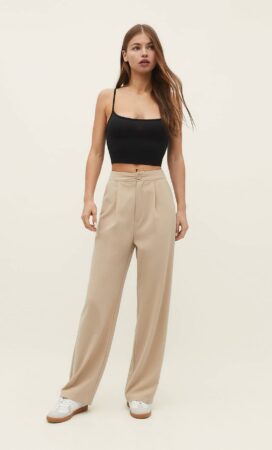 Stradivarius solde l'un de ses plus beaux pantalons pour un look ultra-élégant