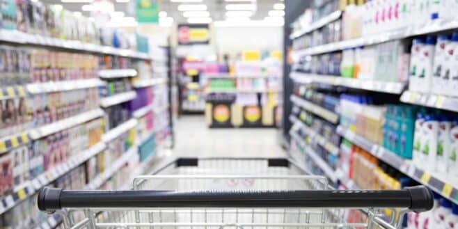 Un homme se laisse enfermer dans un supermarché et s'offre un énorme festin !