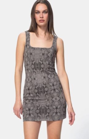 Carrefour frappe fort avec sa robe d'été à prix mini disponible en plusieurs coloris !