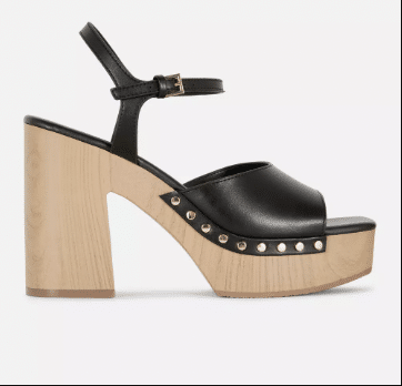 Primark frappe très fort avec ces sabots à talons compensés ultra tendances à 20 euros