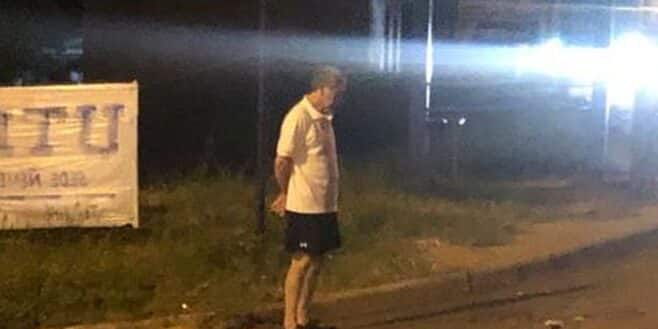 Ce papa attend sa fille à l’arrêt de bus tous les soirs et voici la raison !